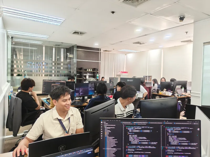 Lem and colleagues working at office workstations